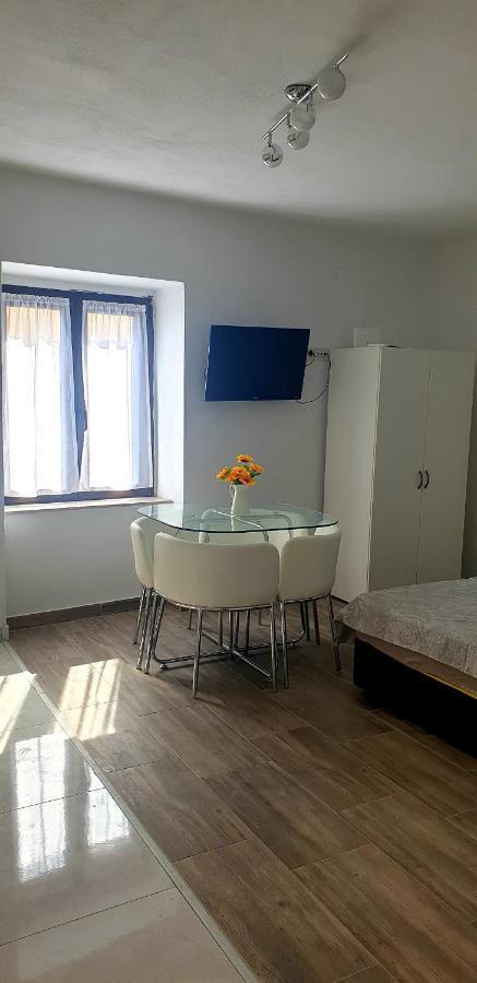 Apartments And Room Vela Senj  Esterno foto
