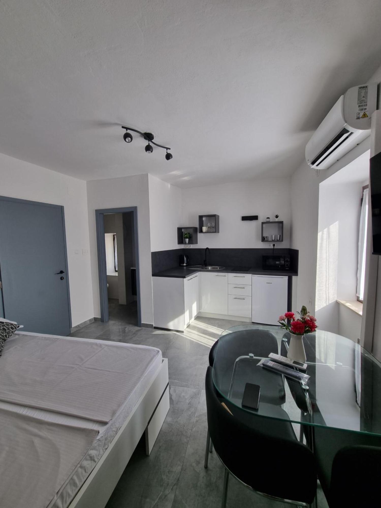 Apartments And Room Vela Senj  Camera foto