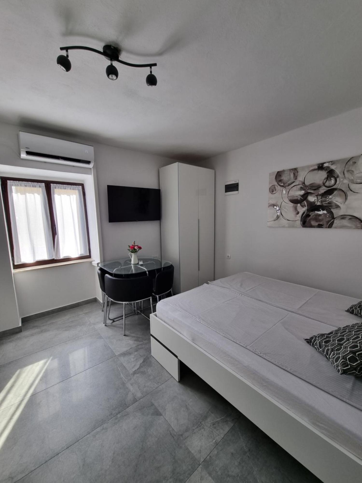 Apartments And Room Vela Senj  Camera foto